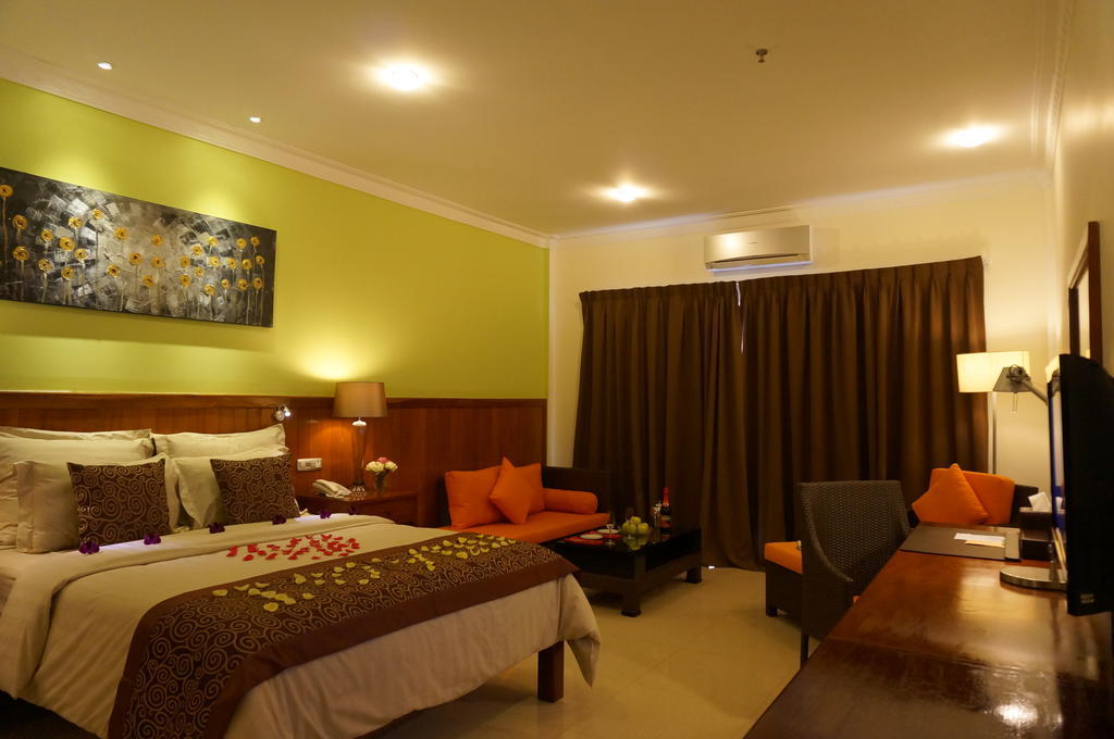 Serendipity Beach Resort Сиханоуквил Екстериор снимка
